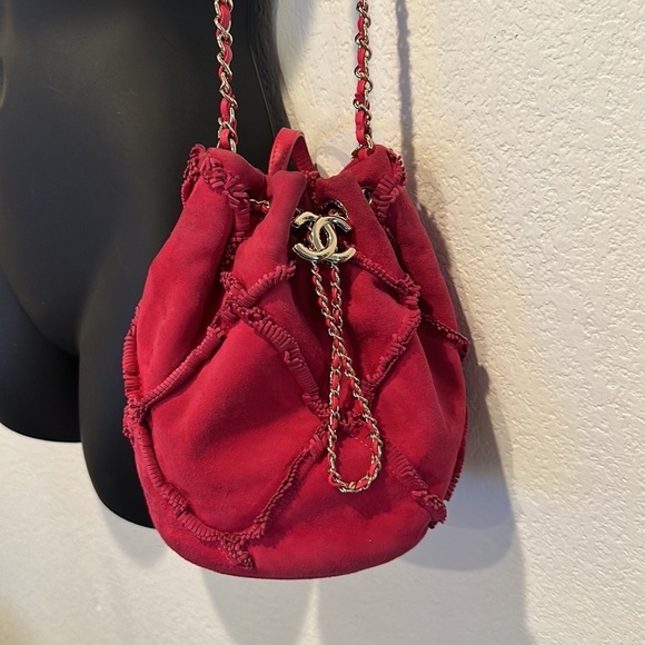 Chanel 2020 Collection Hot Pink Drawstring Bag!! Limited Production 🔥🔥🔥🔥 - Picture 4 of 11